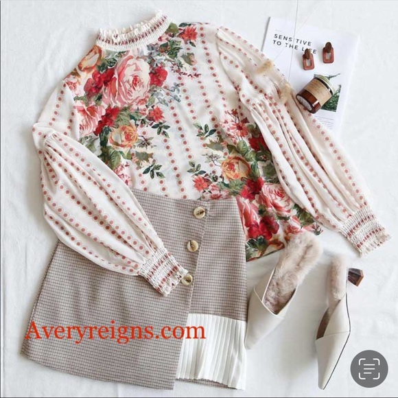 “Talia”Floral blouse - Picture 9 of 16